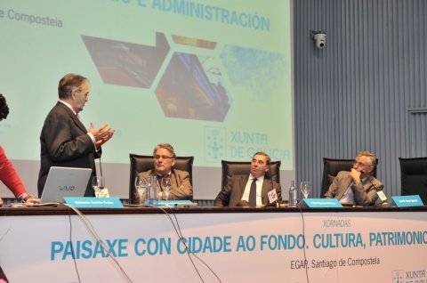 Salvador Andr&eacute;s Ordax, departamento de Historia da Arte da Universidade de Valladolid - Xornadas sobre paisaxe con cidade ao fondo: cultura, patrimonio e administración